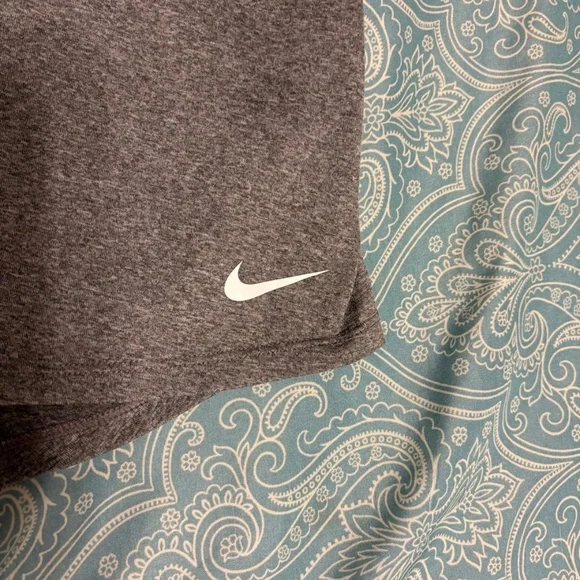 Nike Dri-Fit sports tank top - Picture 2 of 5